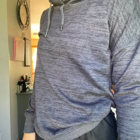 𝅺Athleta Sweater - Picture 2 of 4